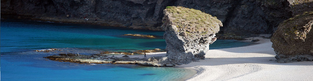 Monolito Playa de Los Muertos Cabo de Gata