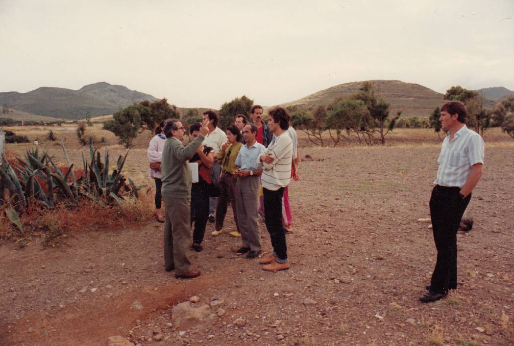 Hermelindo Castro y vecinos en Genoveses 1986
