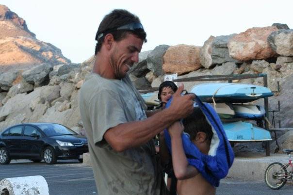 Bruno con un alumno de la Escuela de San José PN Cabo de Gata Níjar
