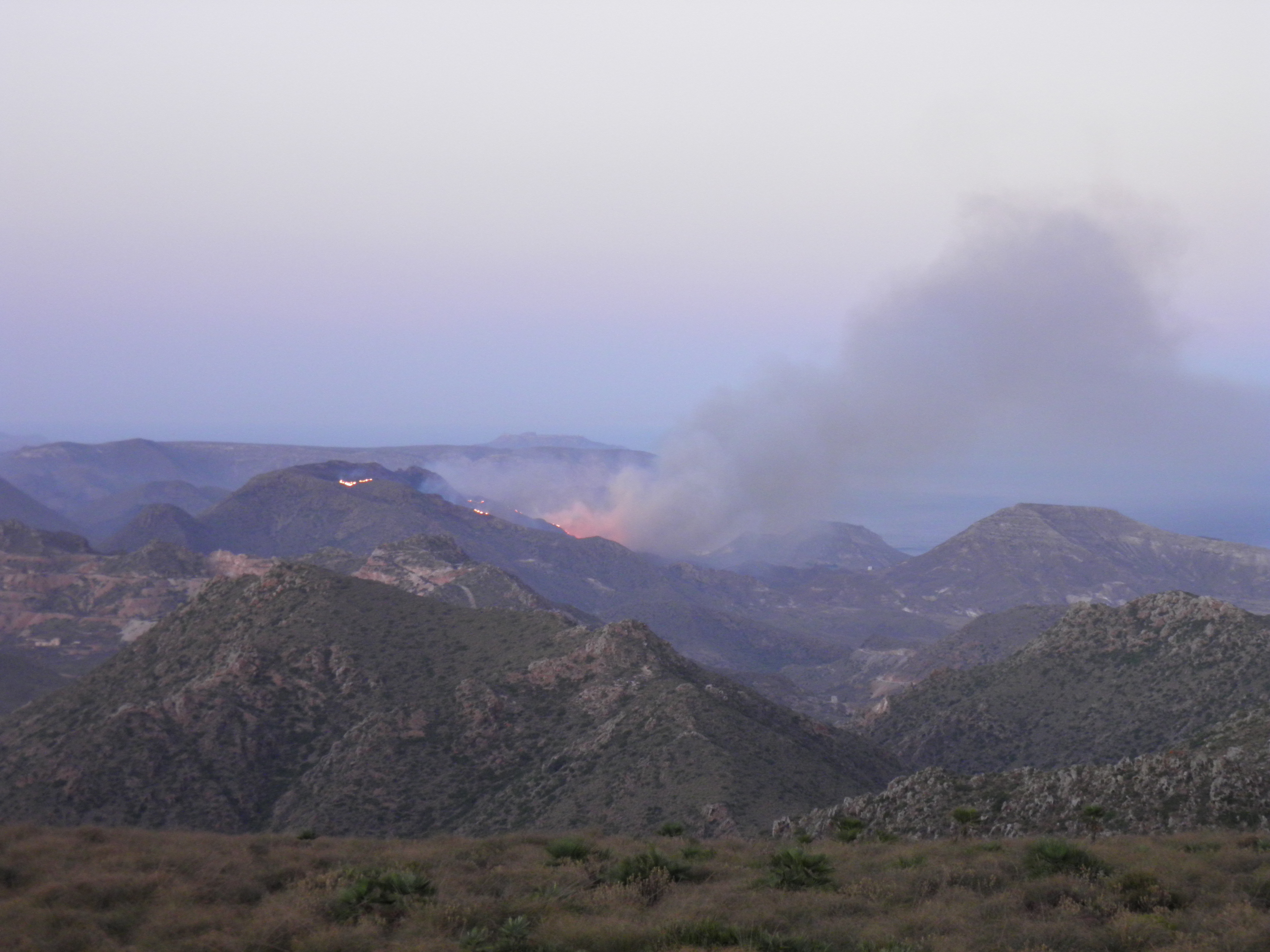 Incendio desde caseta vigilancia La Rellana PN Cabo de Gata Nijar