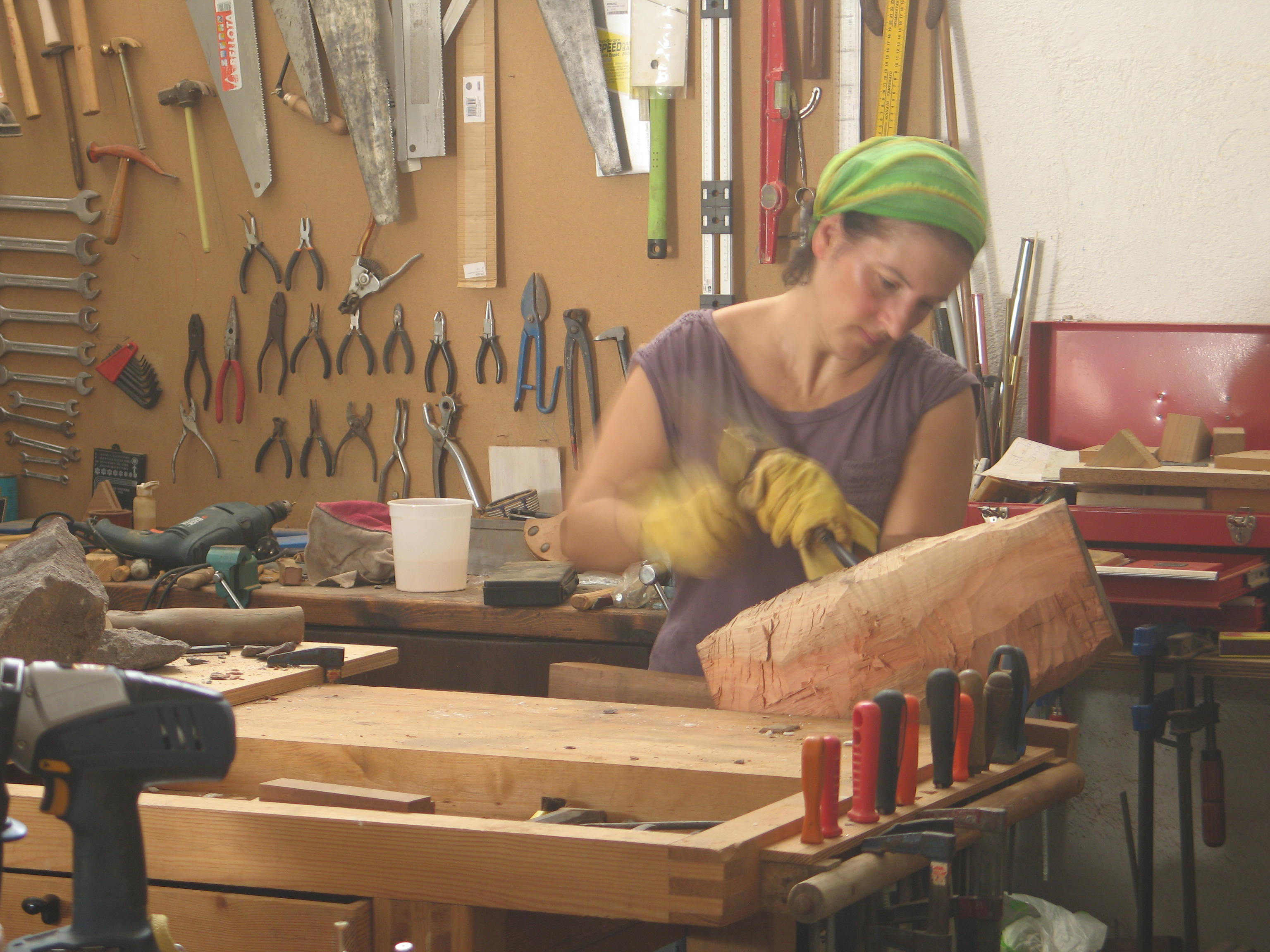 Tallando madera: taller en La isleta PN Cabo de Gata Níjar