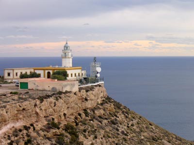 faro sobre arrecife fosil de mesa roldan