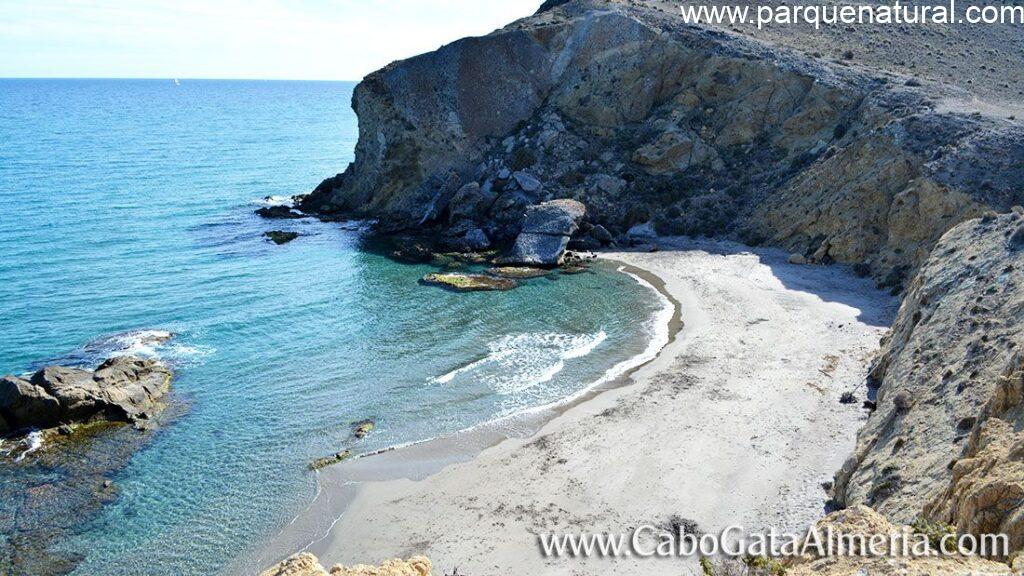 Cala los Amarillos de Cabo de Gata – Disfruta de Cabo de Gata